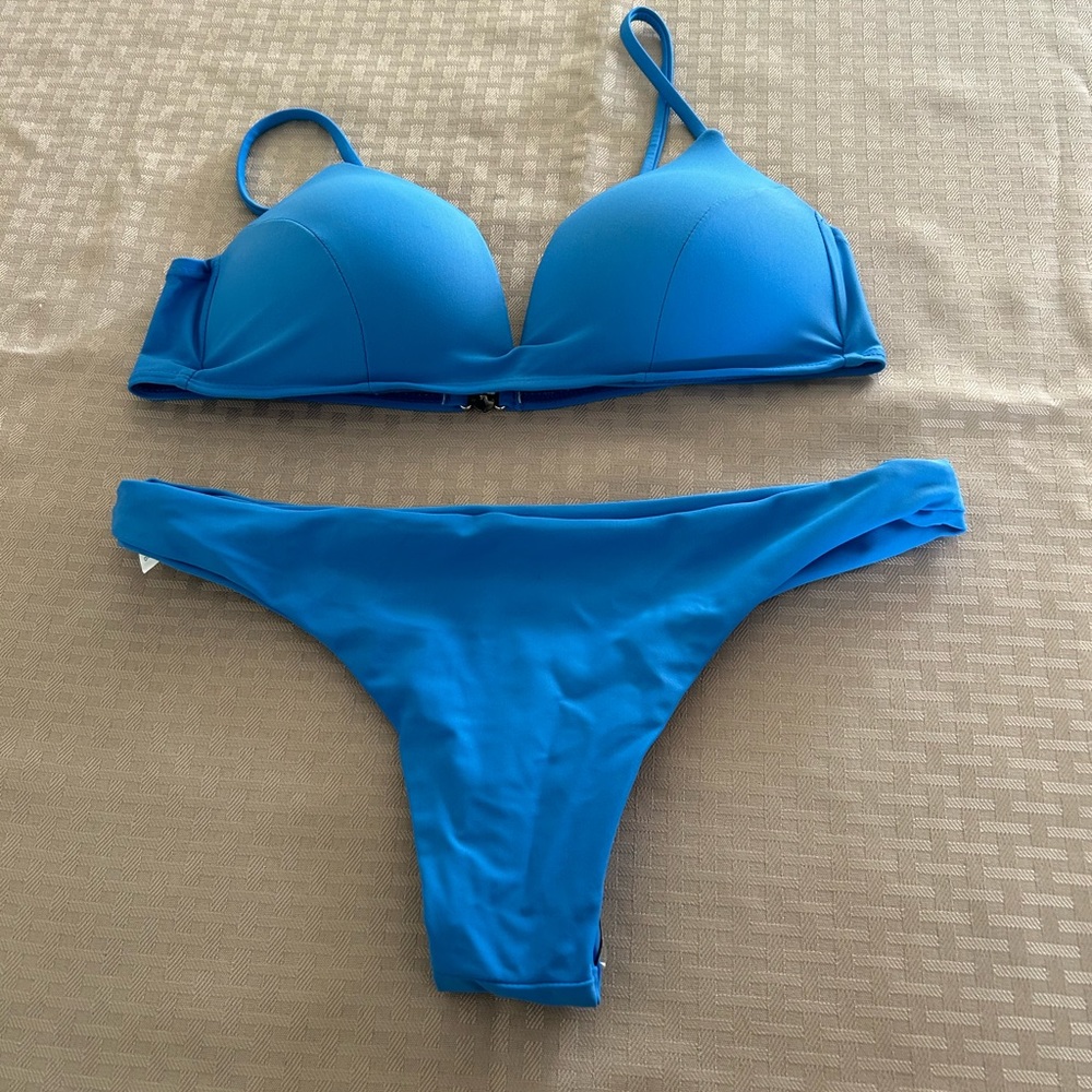 NEW: Bikini bathing suit.
